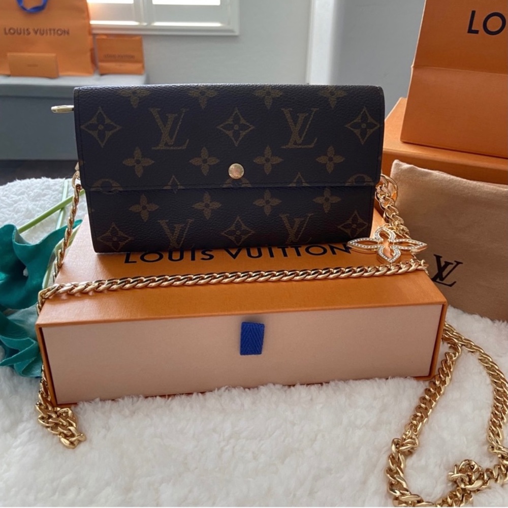 Authentic LV vintage Sarah large wallet/crossbody